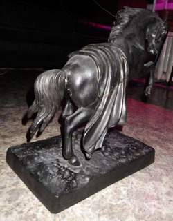 Скульптура "Лошадь"